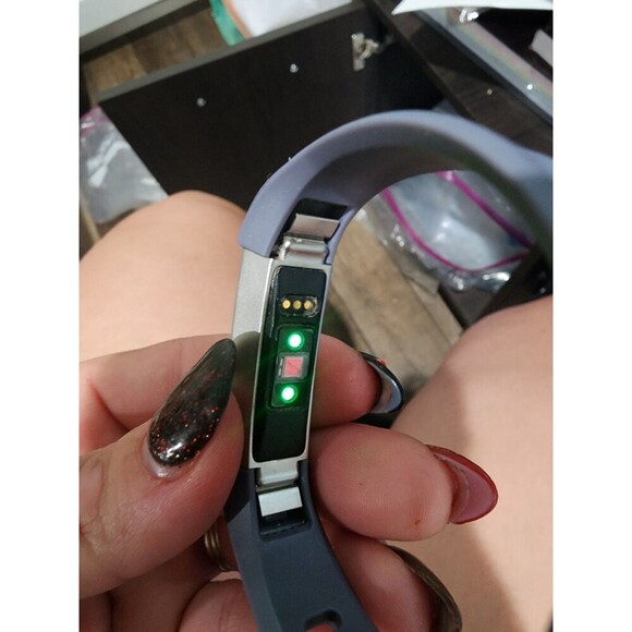 Fitbit Alta HR Fitness Activity Tracker w/ Heart Rate Monitor FB408 Grey Band - Picture 3 of 5